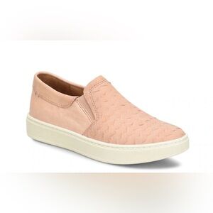 Sofft Soft leather upper and lining blush slip on sneakers size 8‎